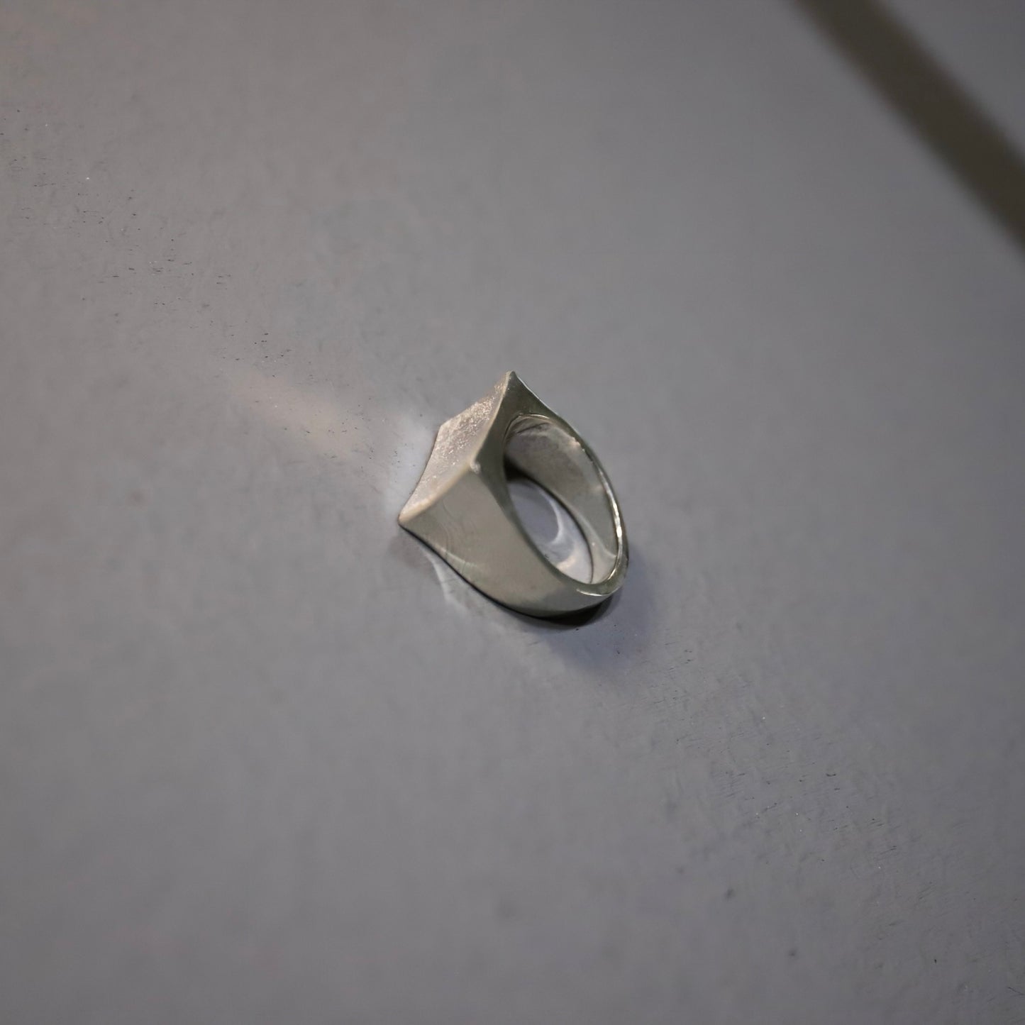 Rs 050